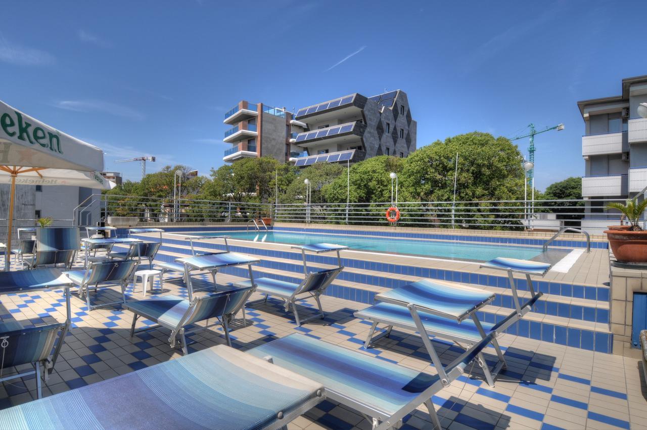 Hotel Blue Marine Lignano Sabbiadoro Dış mekan fotoğraf