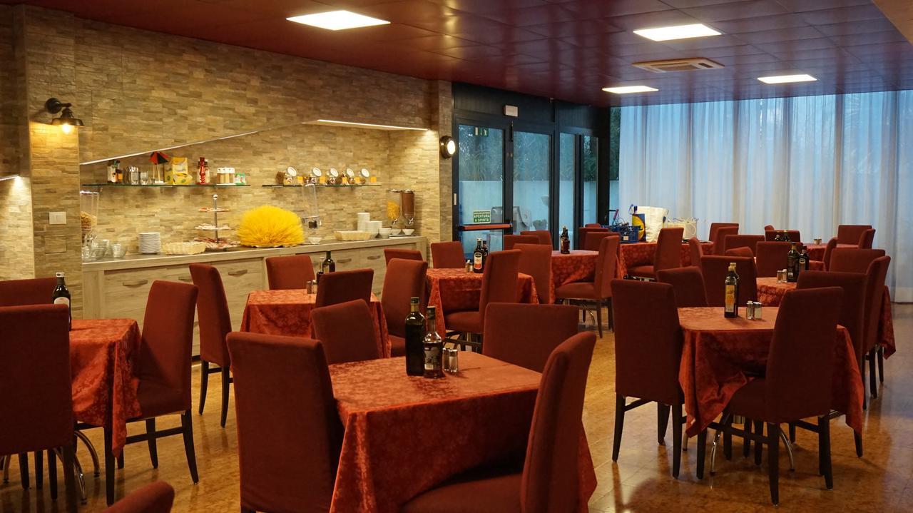 Hotel Blue Marine Lignano Sabbiadoro Dış mekan fotoğraf