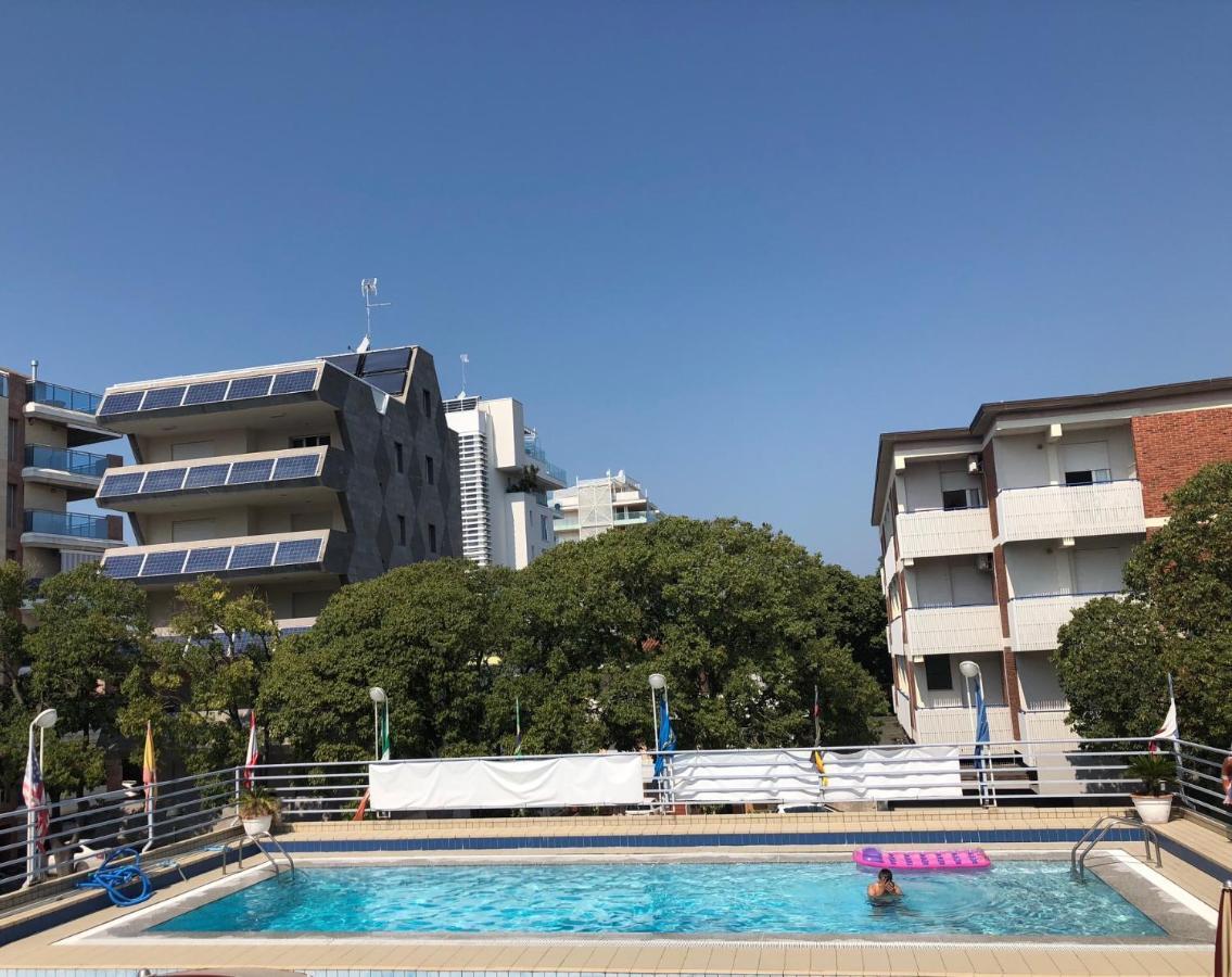 Hotel Blue Marine Lignano Sabbiadoro Dış mekan fotoğraf